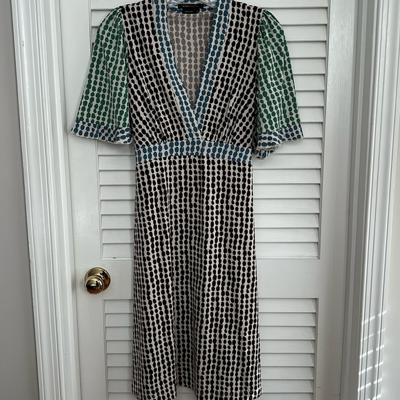 BCBGMAXAZRIA Polka Dot V-Neck Dress. Tie waist. Ruffle sleeve. A-line. Size S. - Picture 3 of 8